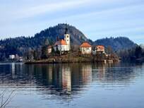 Ilha no meio do lago