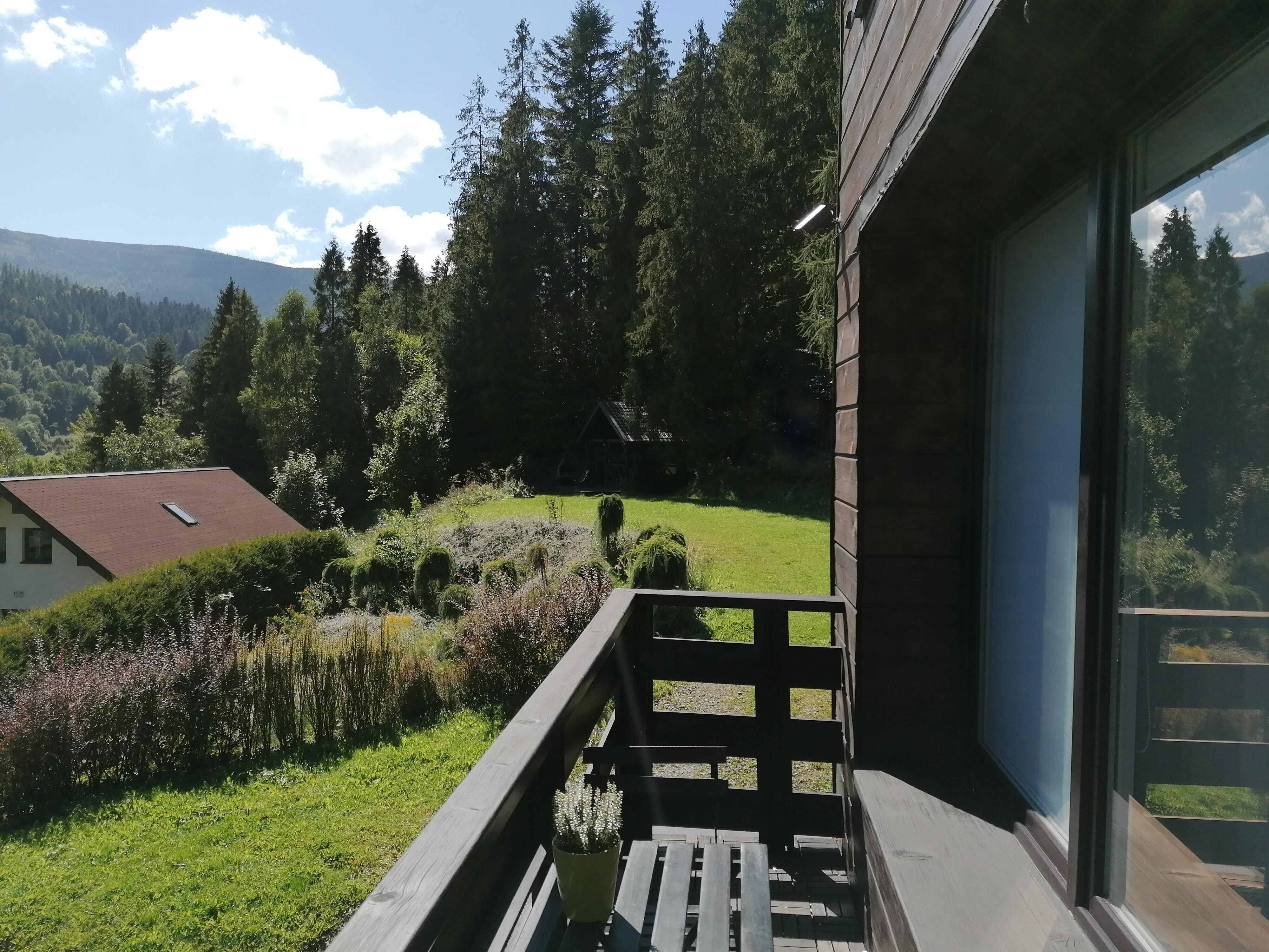 Kleine Hütte auf dem Grundstück