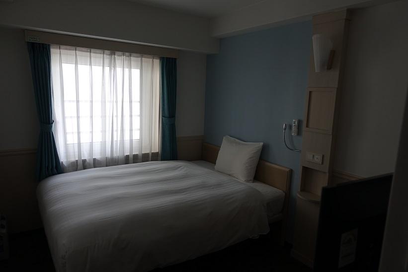 部屋はちょうど良い広さ。テレビも冷蔵庫もあり風呂、トイレも綺麗でした。
