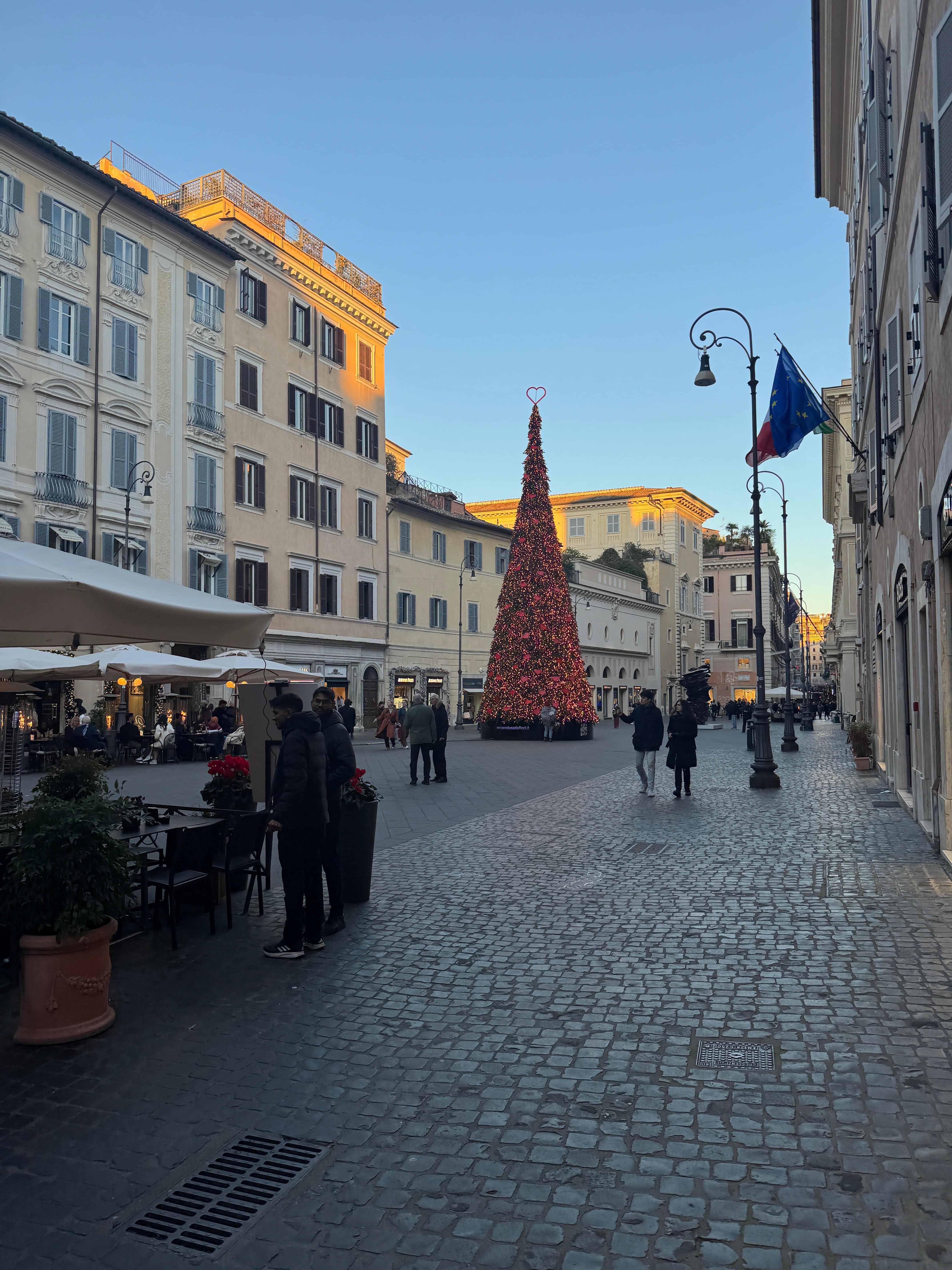 Location Piazza di San Lorenzo in Lucina 