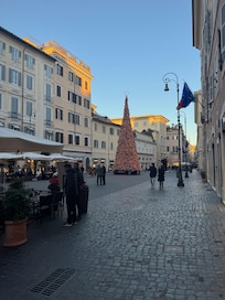 Location Piazza di San Lorenzo in Lucina