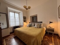 Spacious bedroom, very comfortable bed.