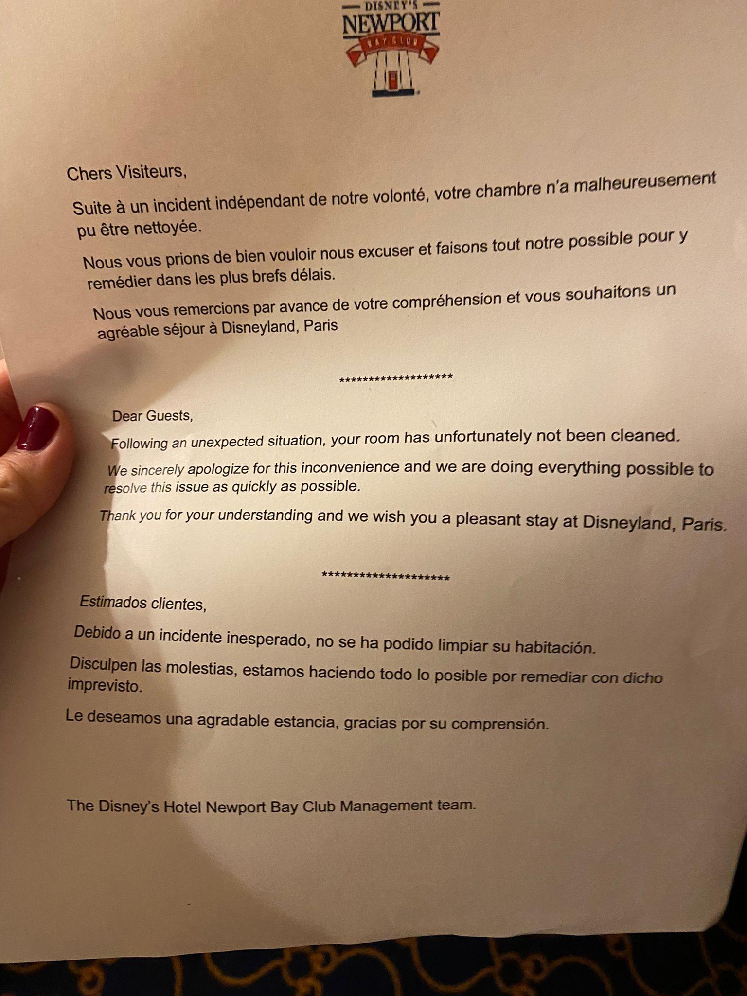 Carta del hotel por no limpoiar la habitación.