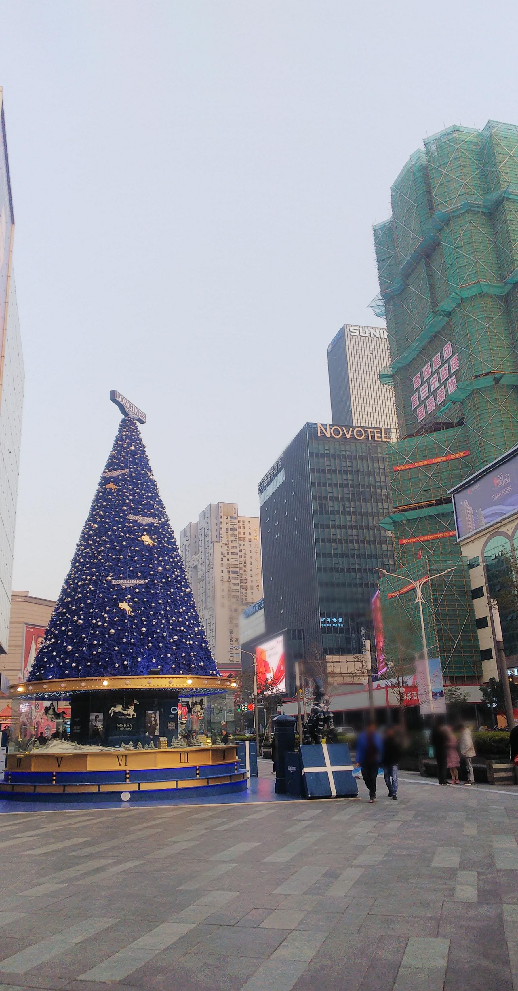 新街口駅14番出口からのホテル外観