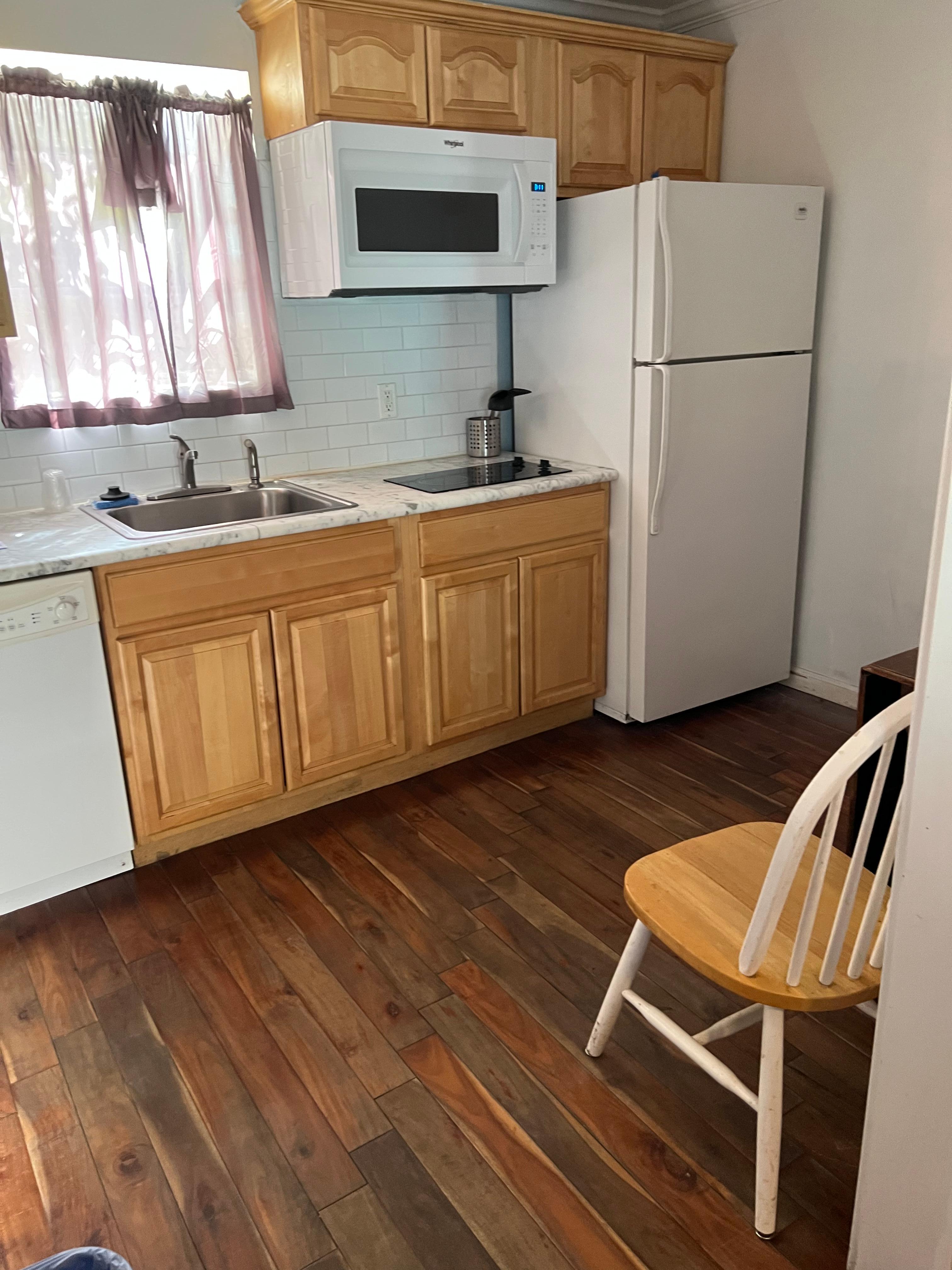 Full kitchen with pots and pans and cutlery. Bring dish soap. We brought paper plates/cups. 