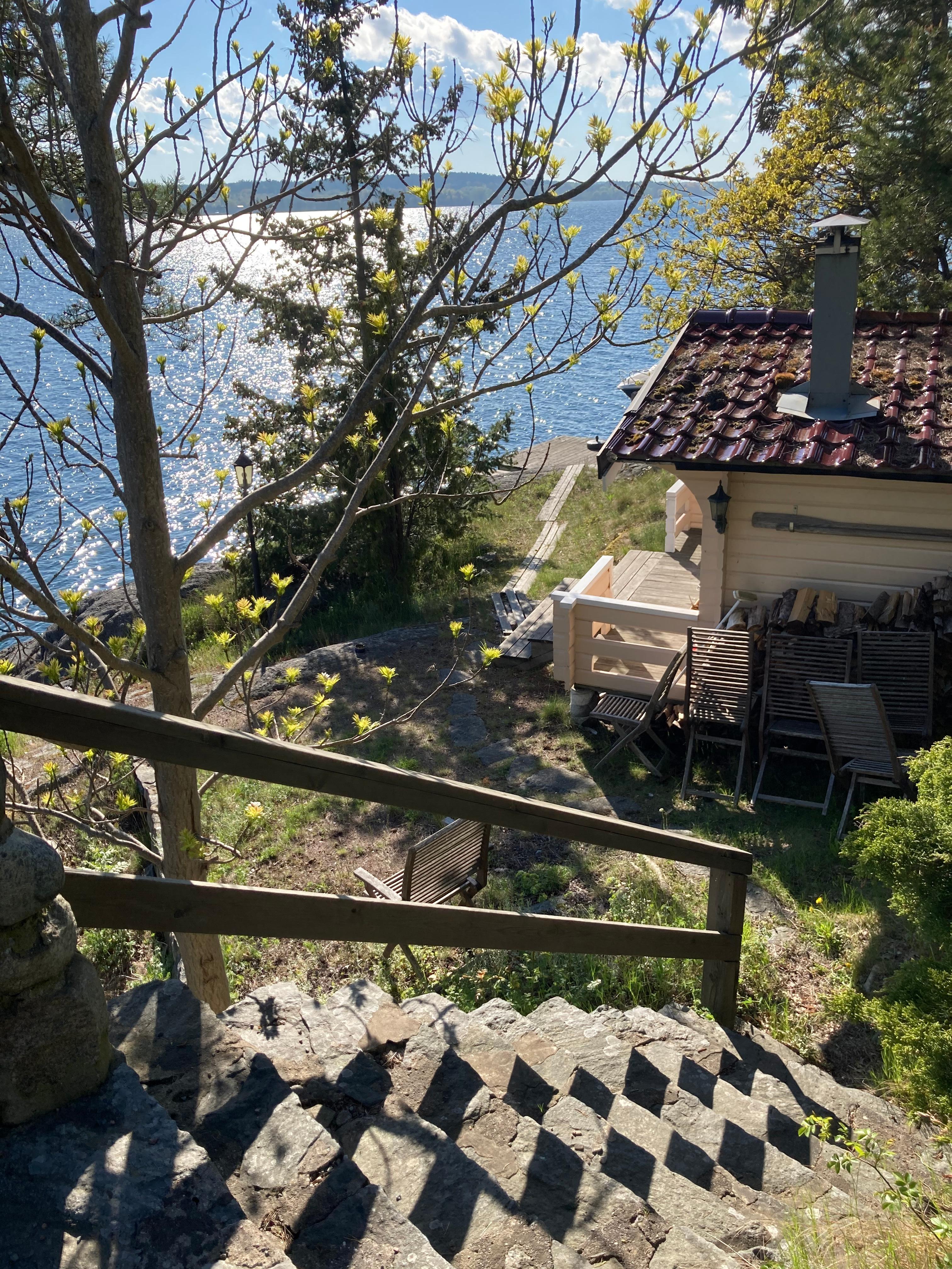 The stone staircase overlooking the sauna and the lake from the second etage/ layer of the yard.