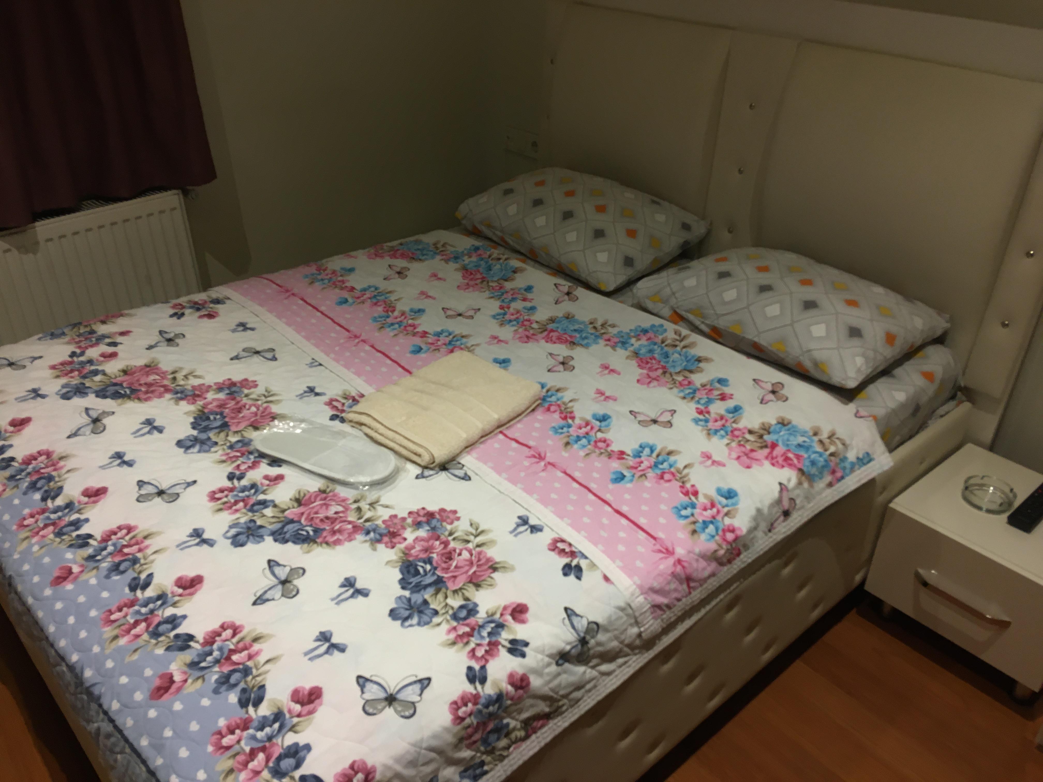 Clean bed, sheets and amenities