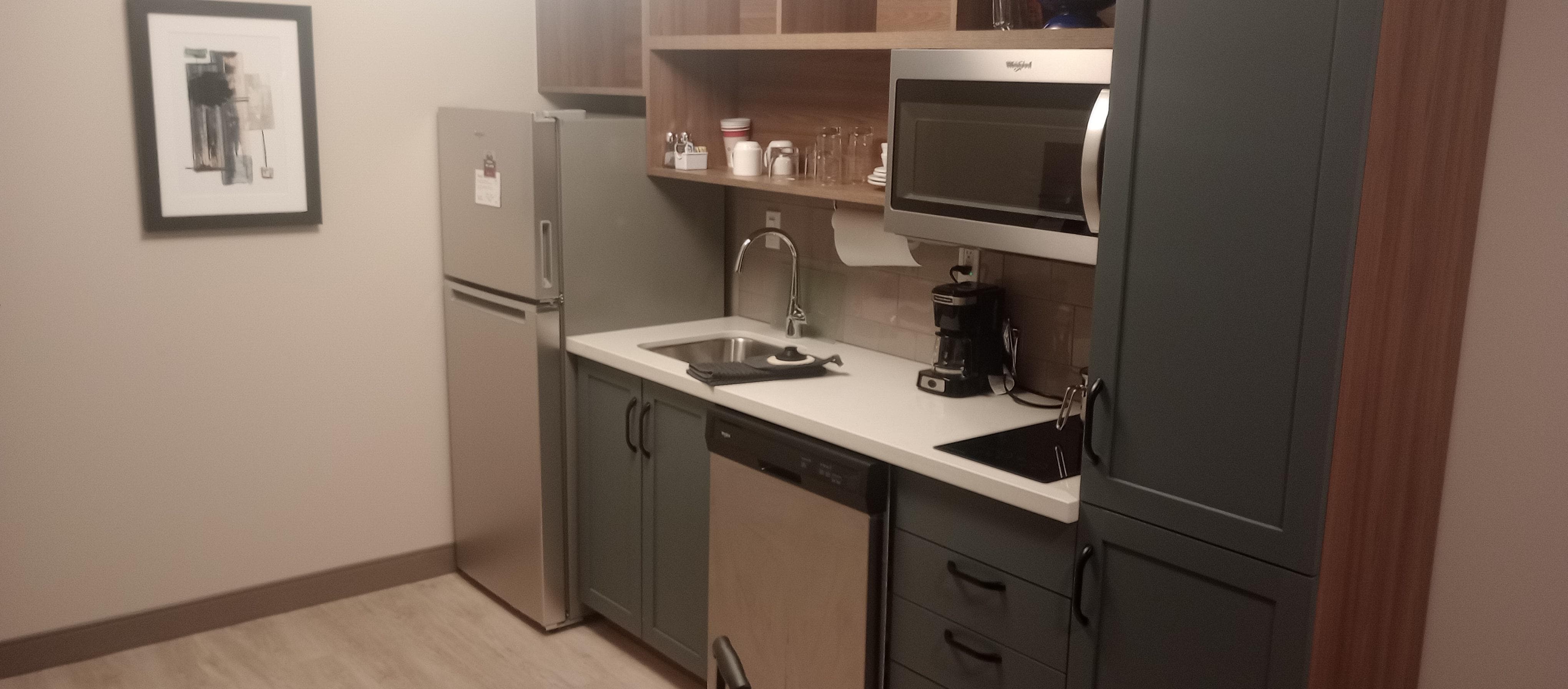Excellent kitchen area with plates, cups, toaster, etc...