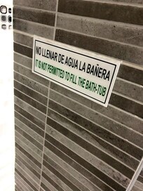 bain interdit, malgré la présence baignoire