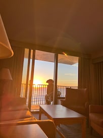 Com um nascer do sol maravilhoso