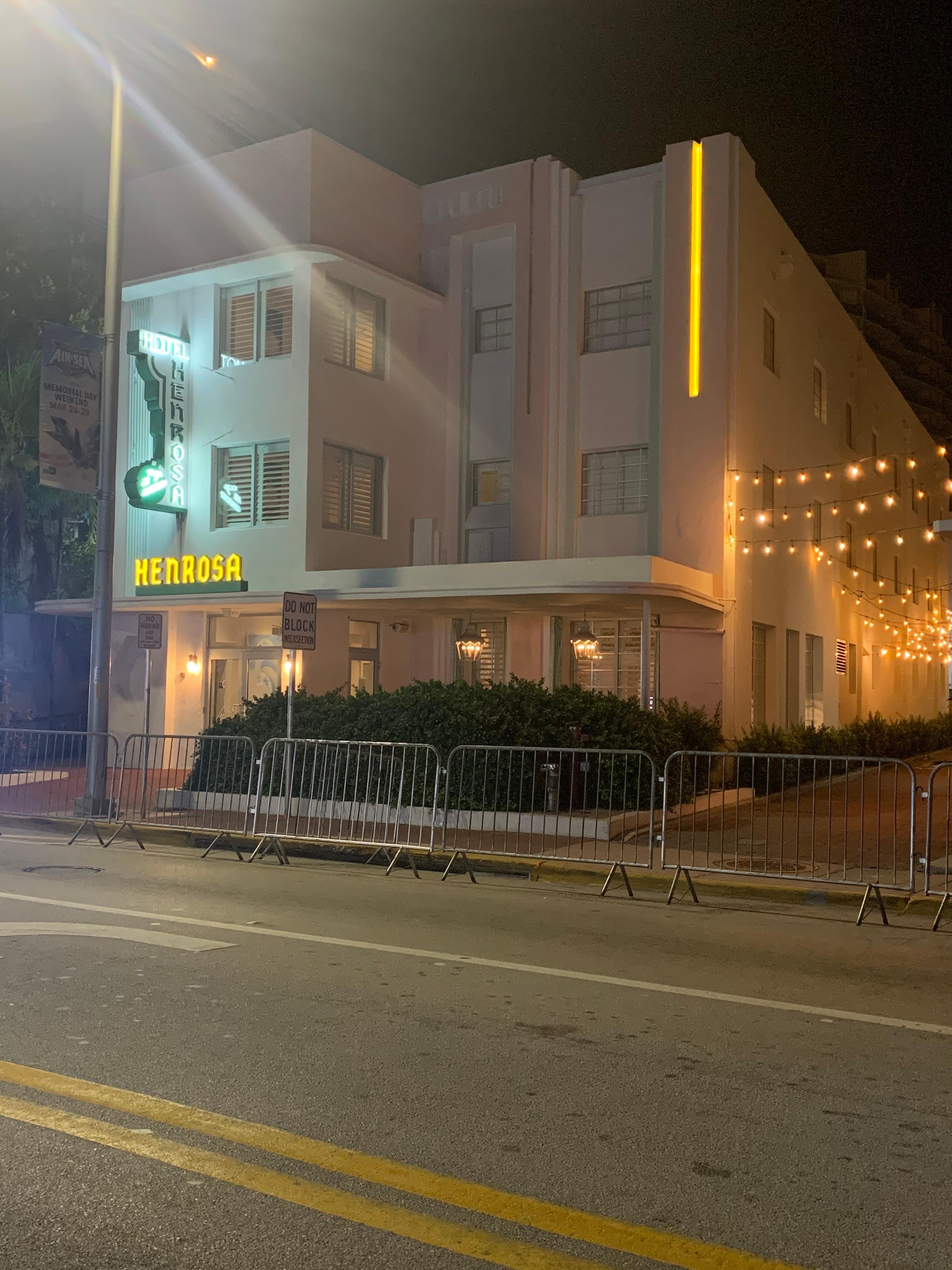Fachada noturna
