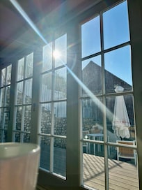Breakfast in the sunshine