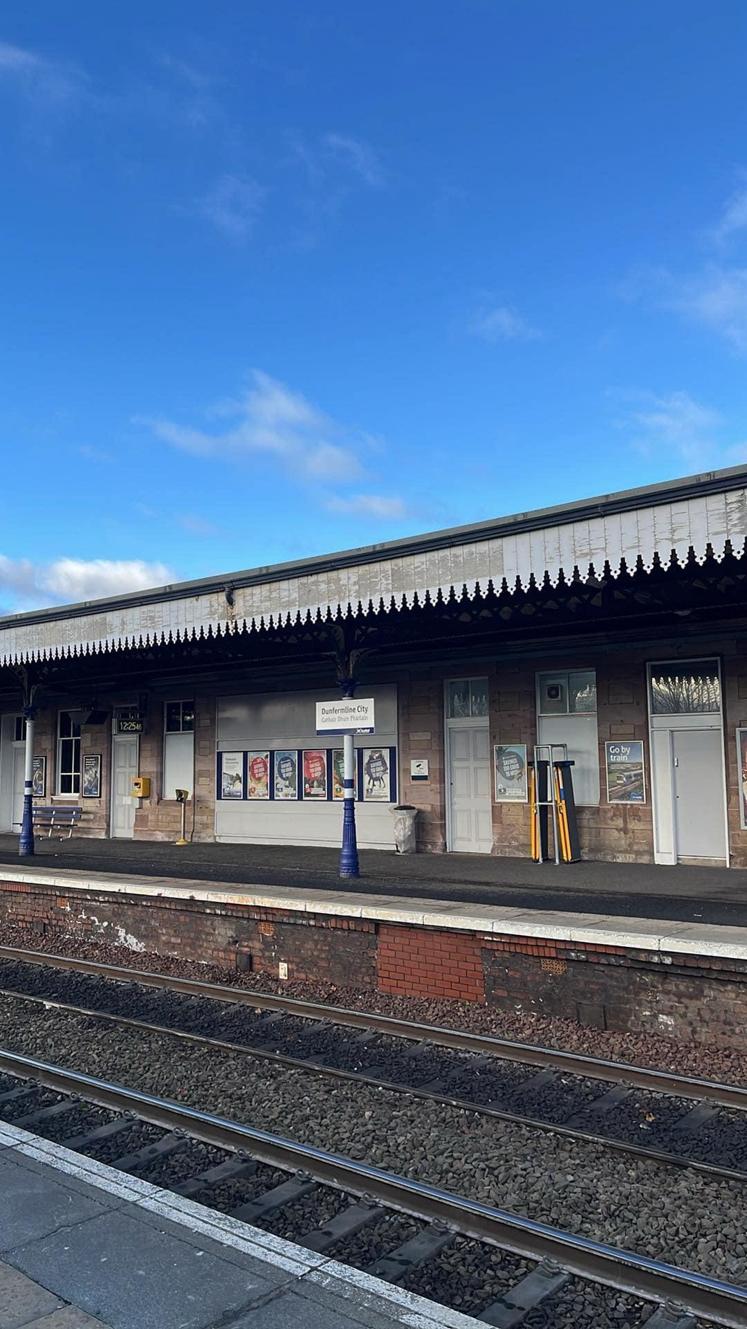 Dunfermline railway station is nearby and 12 minutes walk from the hotel