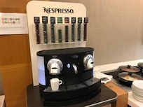 Frühstücksraum Nespresso Maschine