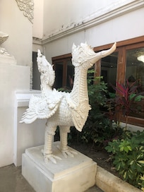 The beautiful Hong statues.