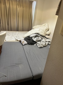 No sheets or blankets