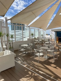Bar met dakterras