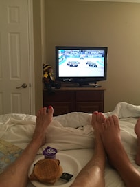 Zondagmorgen 08.00 uur met ontbijt rechtstreeks naar WK formule 1 kijken Ook dat meegemaakt in Gulf Coast Inn. Super