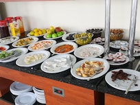 Mezetyyppistä asmiaistarjontaa.