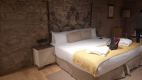 Habitación muy espaciosa y acogedora.
