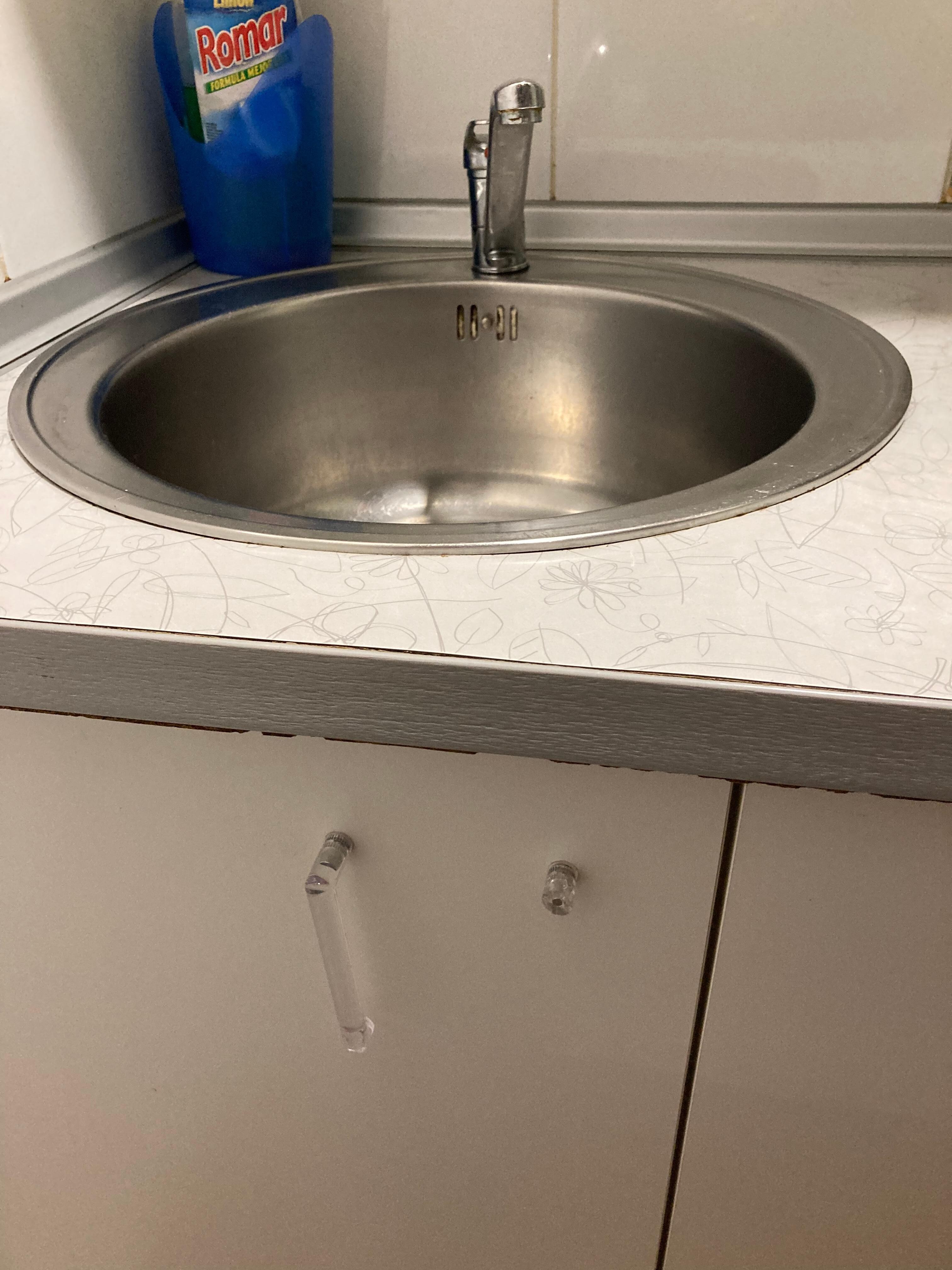 Broken/missing  handles in kitchen