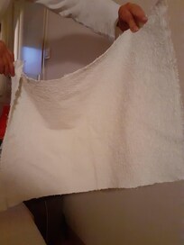 Essuie mains réclamé à 17 heures , obtenu vers 22 heures, il semble en carton.