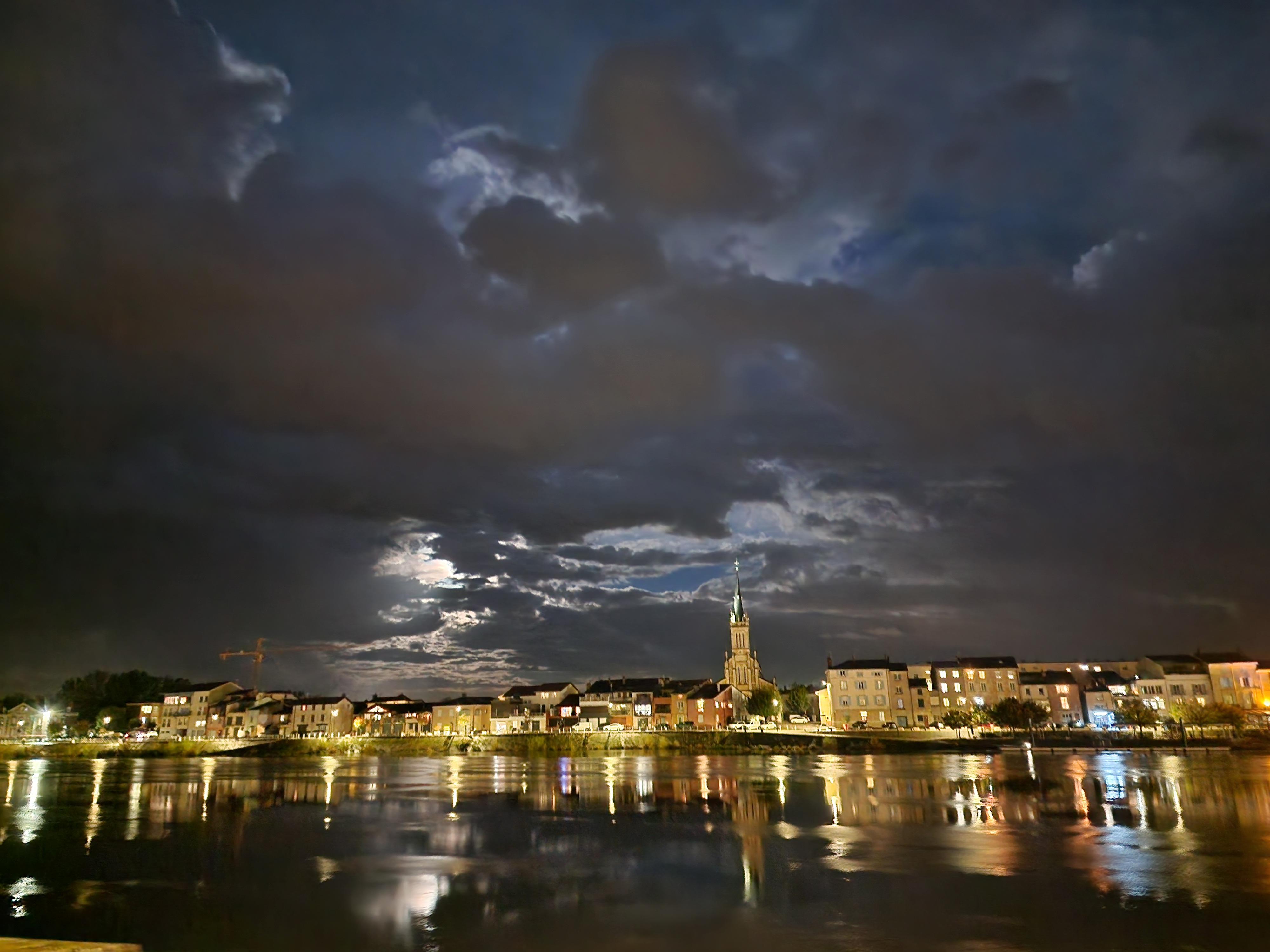 View towards Saint Laurant Sur Saône