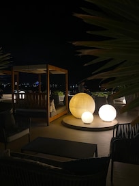 Roof top bar