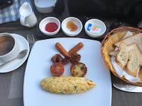 朝食は数種類から選びます。おかゆやパンケーキもありました。