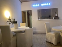 Great space for food and one at night