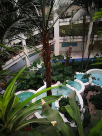 Unas cascadas entre bloques