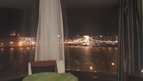 Utsikt från rummet från ena fönstret.