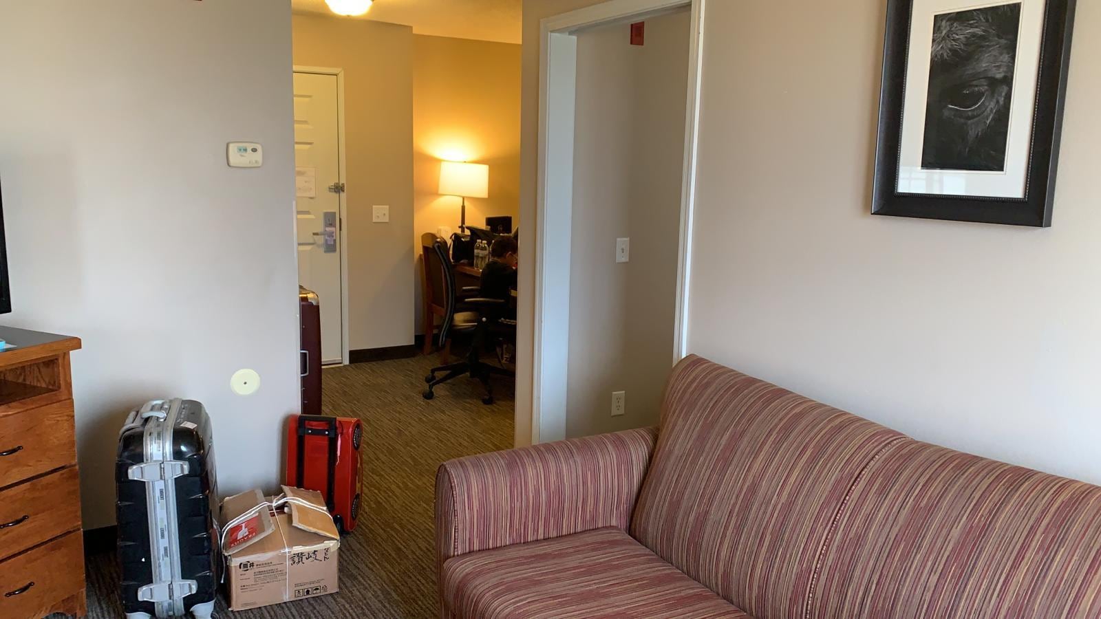 有客㕔、厨房、飯卓、兩房