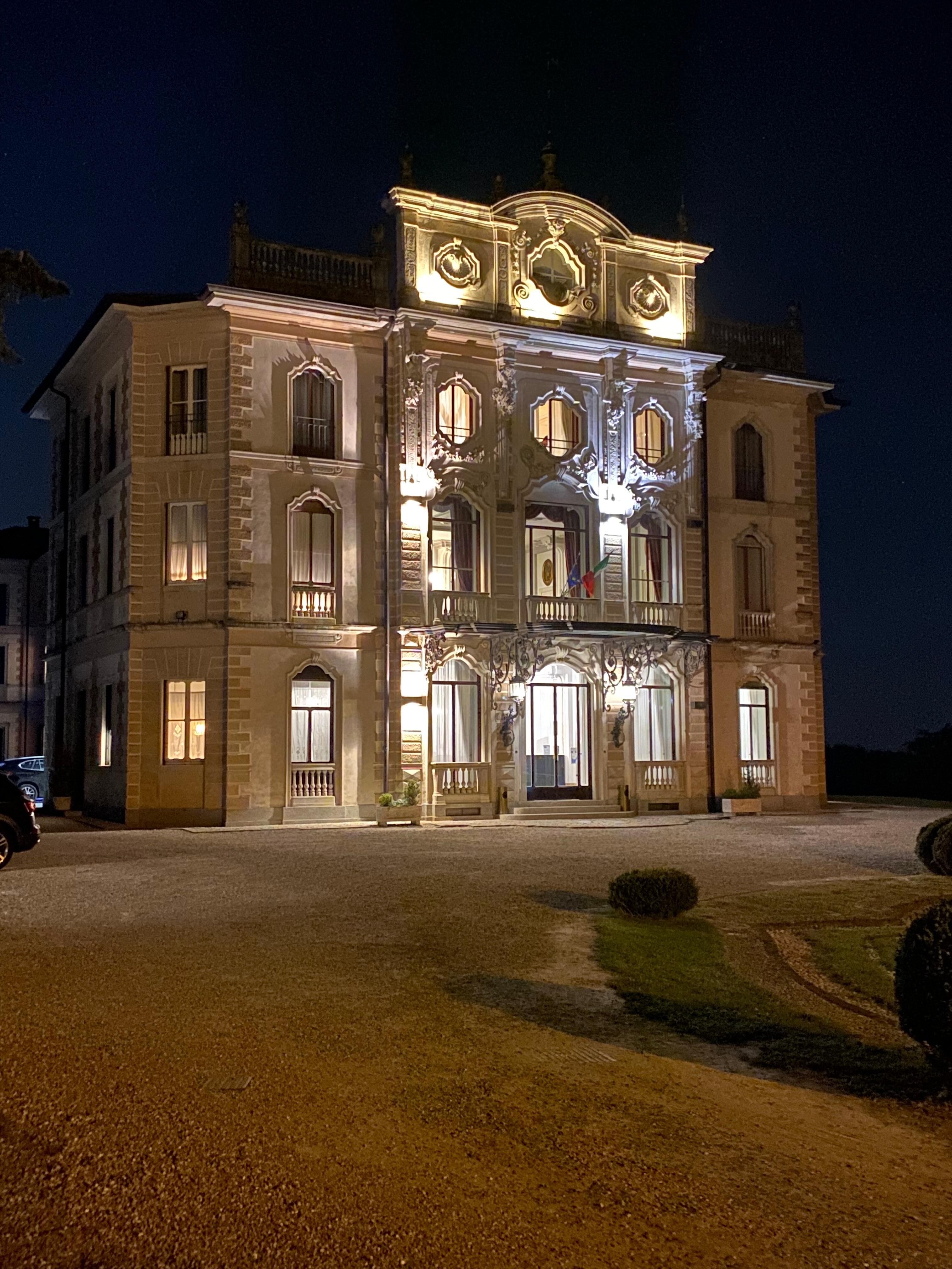 Front på hotellet/ slottet