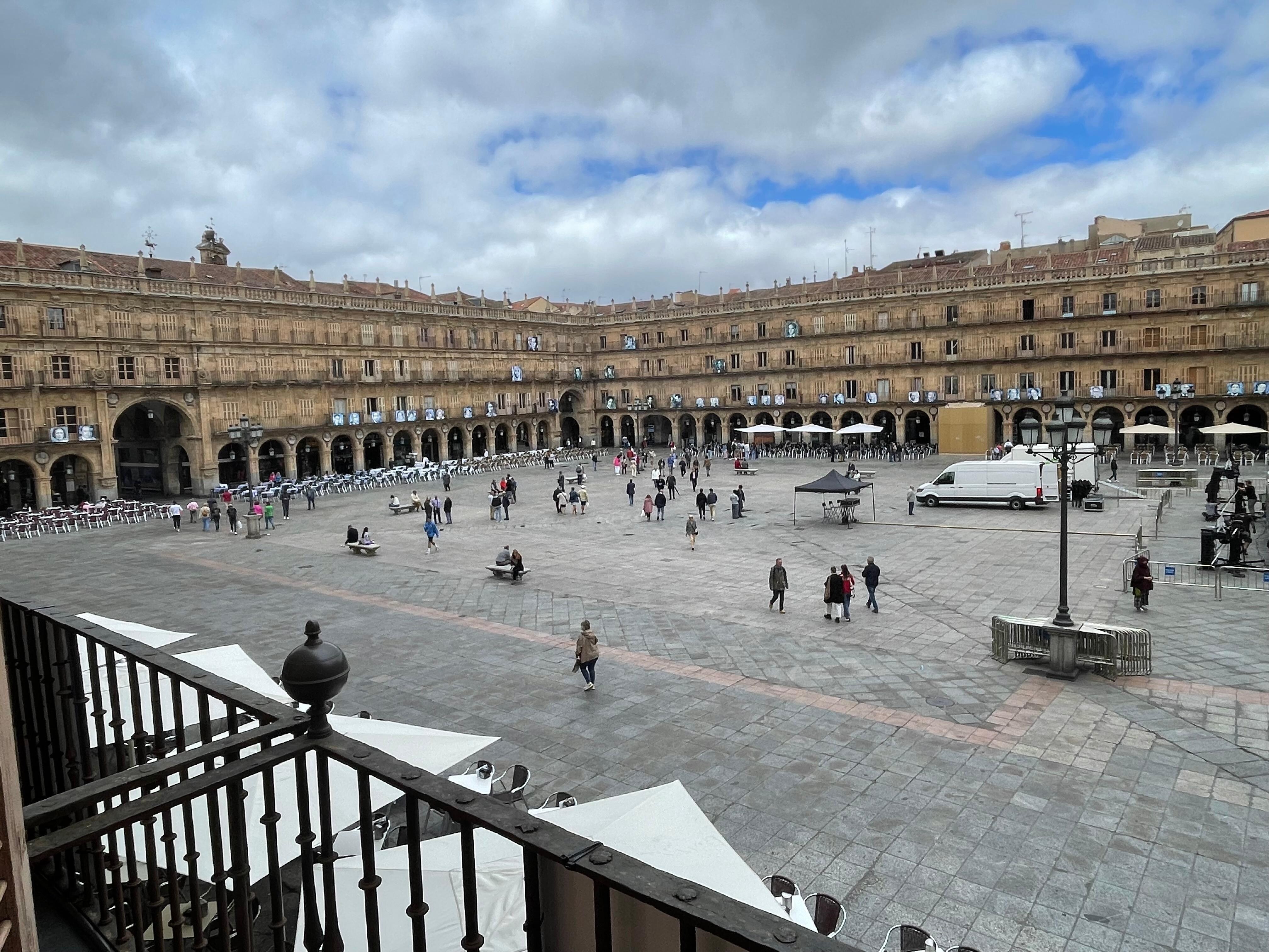 Vista do quarto para a praça