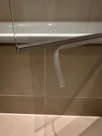 Defekte Dichtung der Dusche