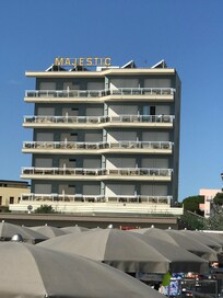 L’hôtel depuis la plage