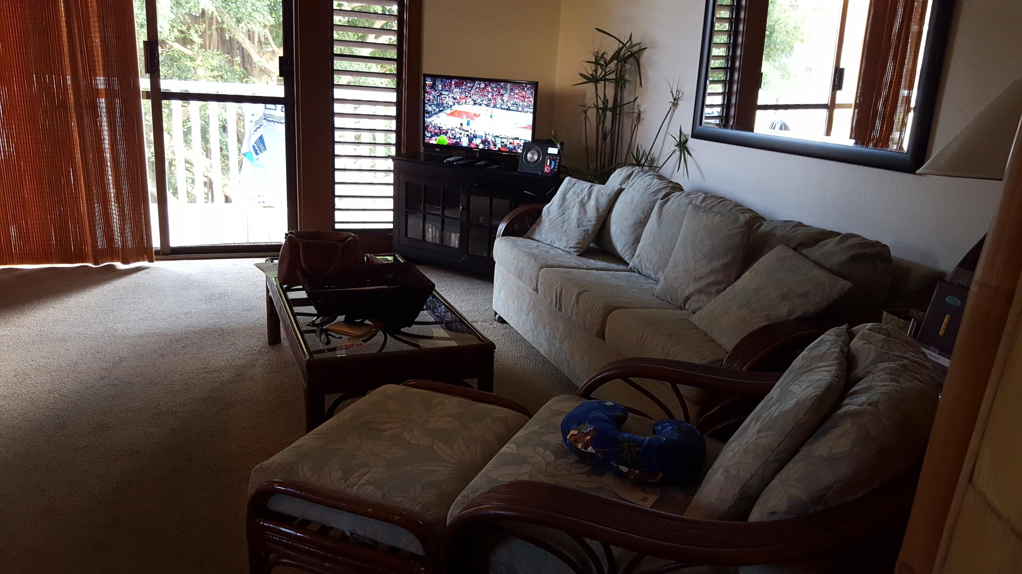 Kitchen/dining table