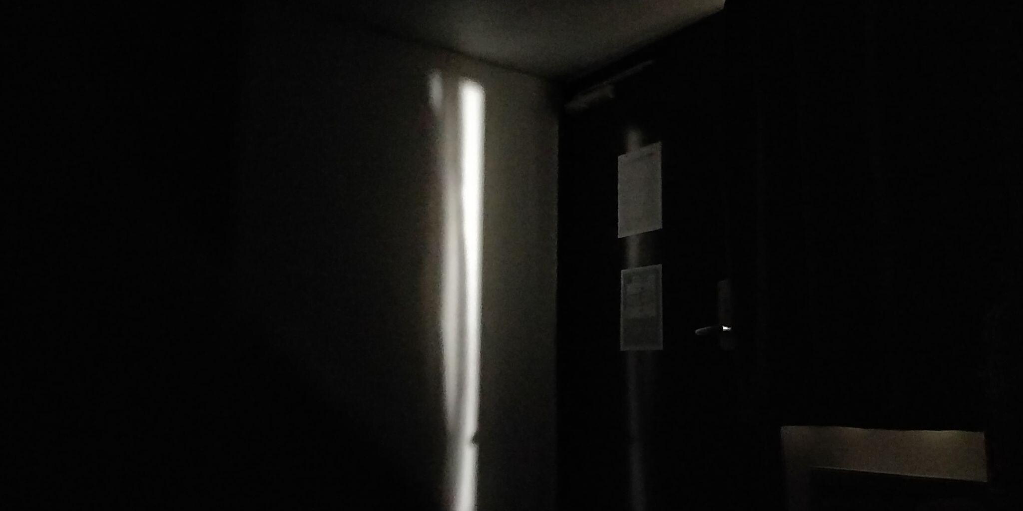 Il fait jour la nuit grâce à l'éclairage (photo prise à 23h)