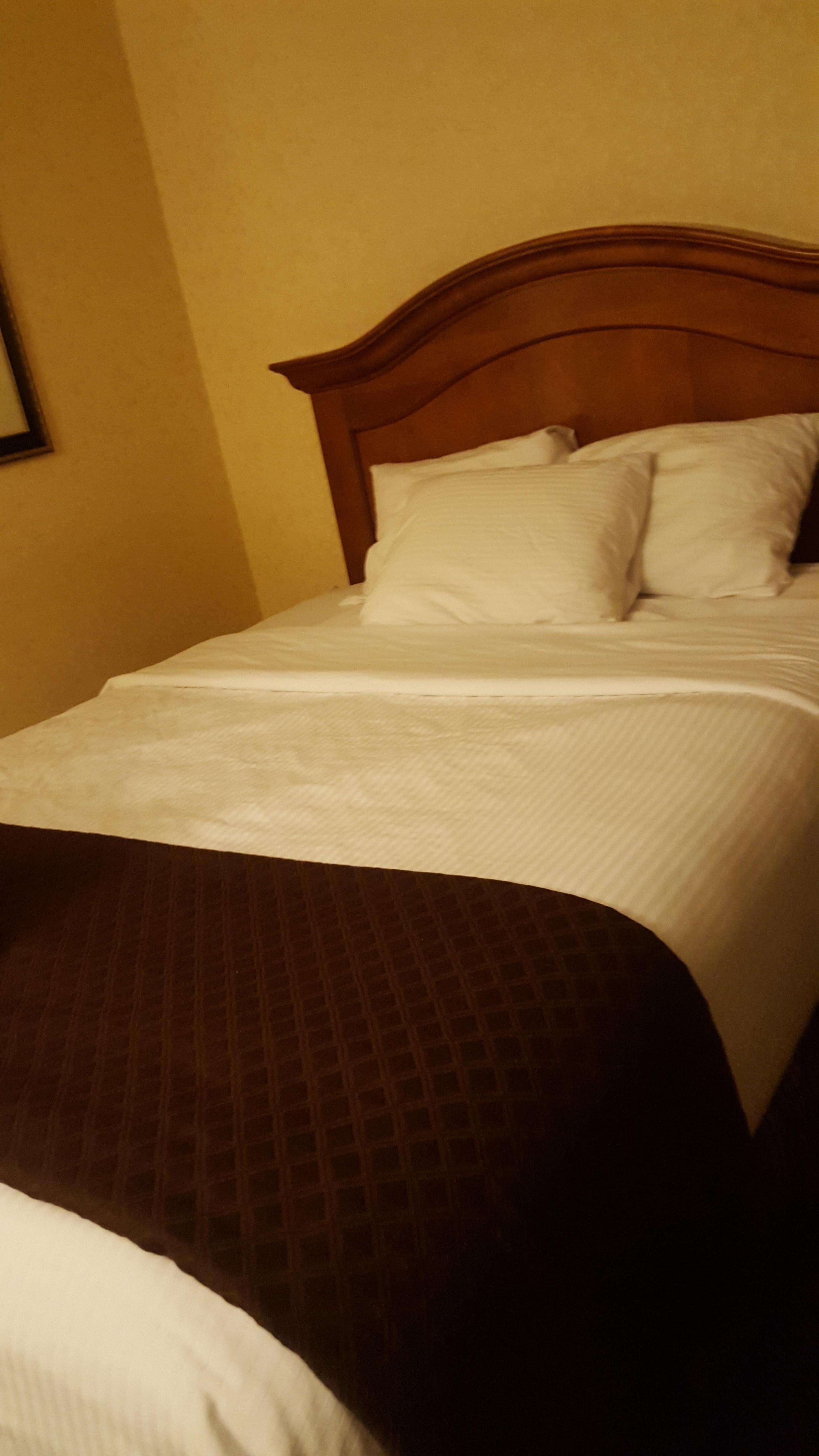 The other bed in same room as above photo