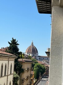 Vista do quarto para a cúpula da Duomo de Florença.