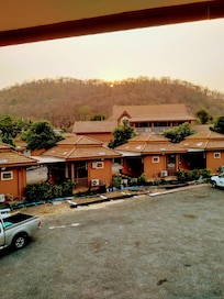Hotelzimmer in kleinen gut eingerichteten HÀusern möglich.