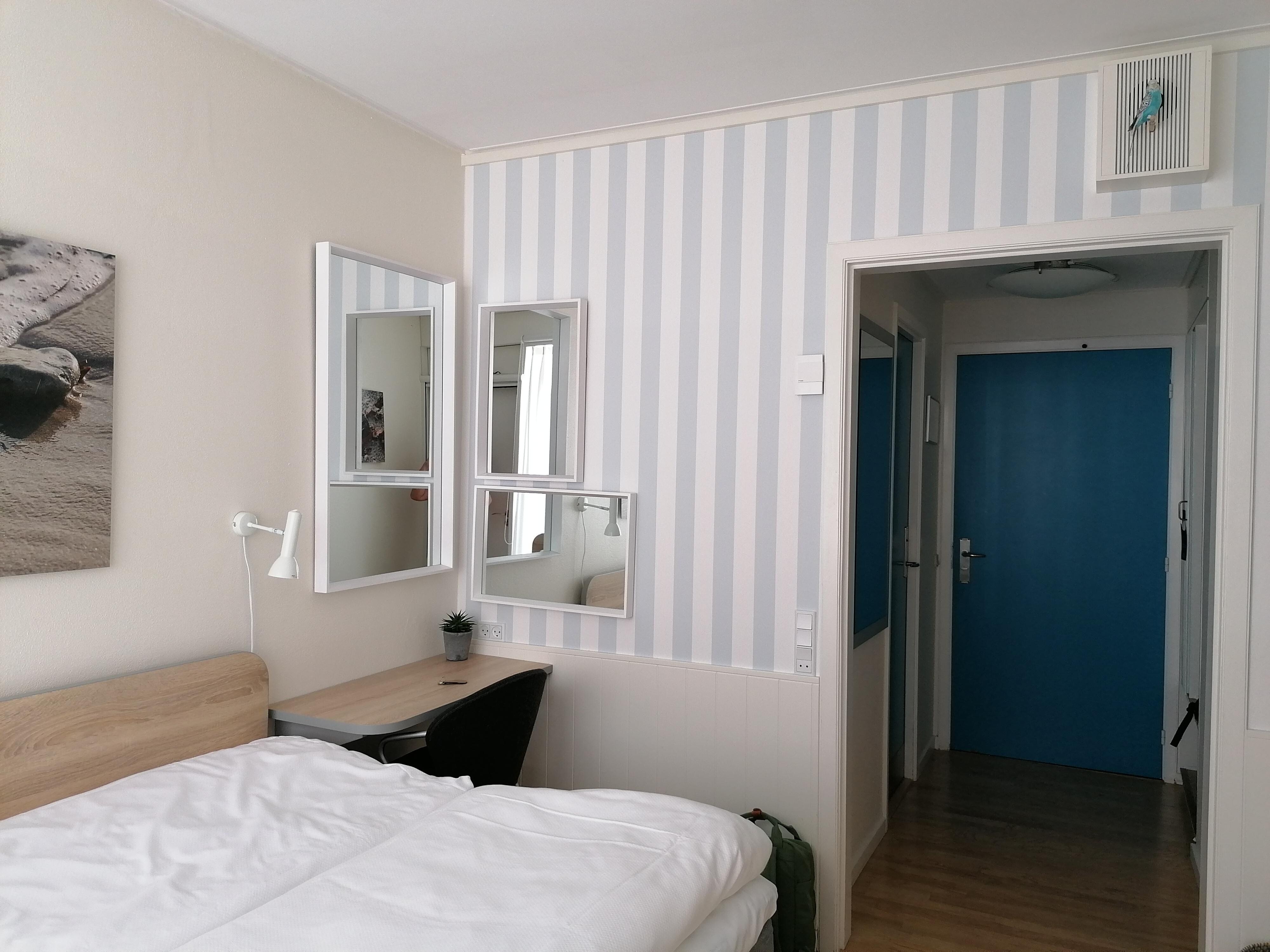 Vraiment petite avec salle de douche rikiki.