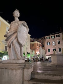 Zwei sehr gute Lokale an diesem Platz