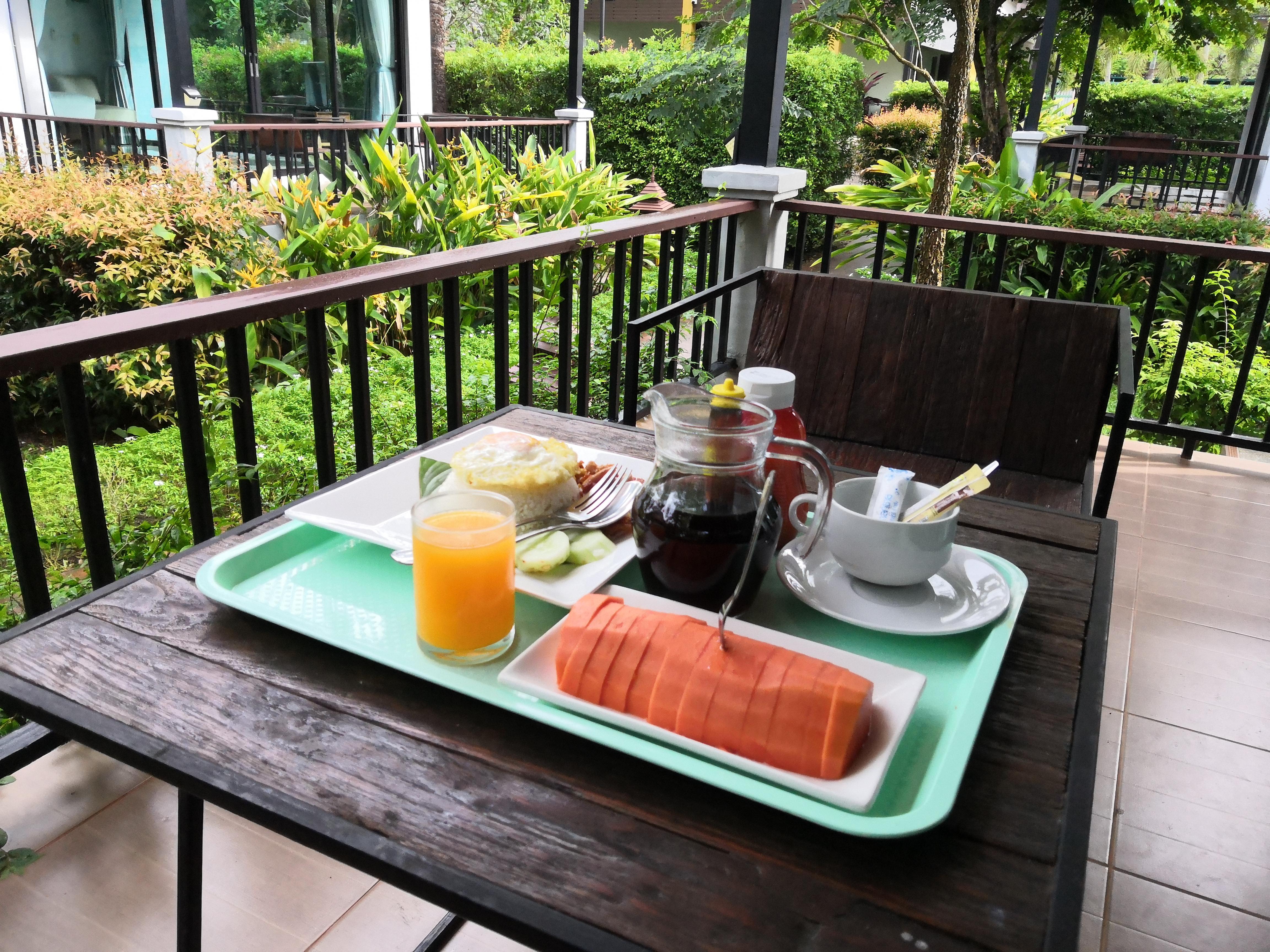 朝食200バーツ
タイ式のポークをたのみました