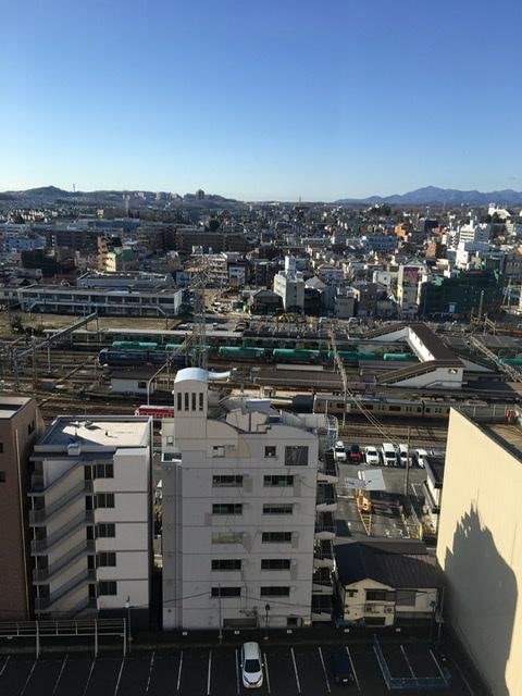 飯店房間窗戶外的景色