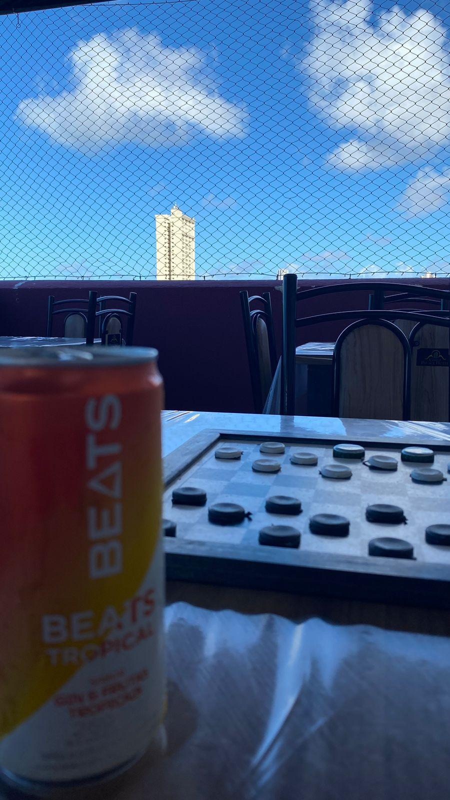 Ótimo ambiente para conversar e jogar uma dama/xadrez.