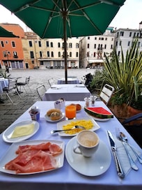 Amazing breakfast (you choose what you want the day before, with Covid, breakfast is served according to your choices)