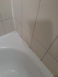 Joint de silicone décollé