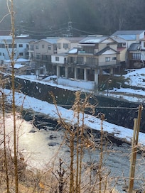 雪が残ってる・・・・・